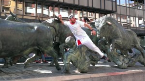 Taylor on the bulls statue